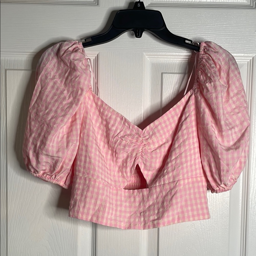 NWT Elodie checkered puff sleeve cut out short sleeve crop top